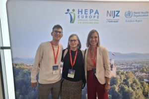 Slika: Raziskovalci UIRS na konferenci HEPA Europe 2026