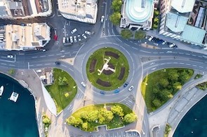 Prostorskim načrtovalcem se v organizaciji ZAPS predstavljajo priročniki  MOP in MZ